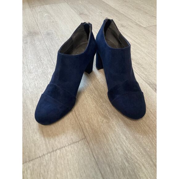 AEROSOLES Shoes - Aerosoles Navy Blue Faux Suede Booties, Size 5M